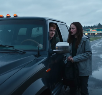 After A Long Day On Supply Duty, I Was Driving Back To Norfolk Base When I Saw A Family Stranded In The Storm. I Stopped, Hooked Their Car, And Towed Them Out, No Charge. The Father Just Asked My Name. Two Weeks Later, My Commander Called Me In. THE MAN SITTING THERE IN A FOUR-STAR UNIFORM